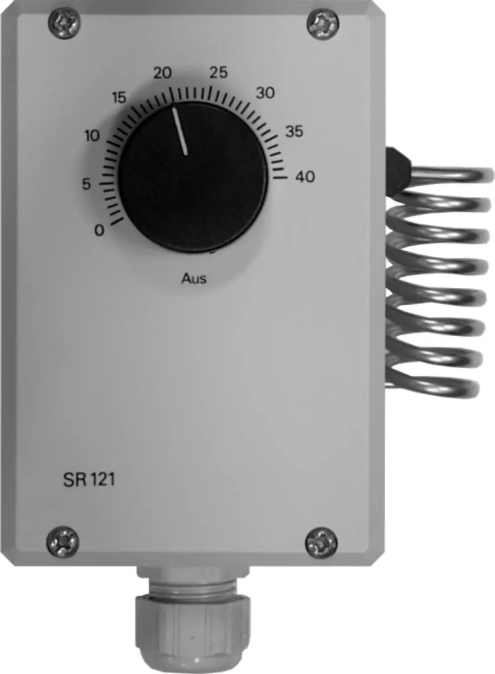 Raumthermostat in grauem Gehäuse mit einem drehbaren Temperatureinstellknopf. An der Seite befindet sich eine Spirale. Produkt von Wolf.